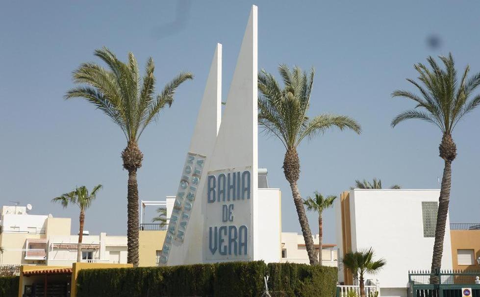Bahia De Vera Apartamento Luisa المظهر الخارجي الصورة